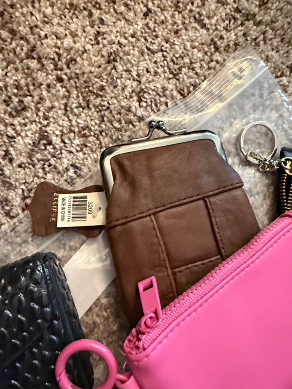 Used Wallet Lot - Picture 4 of 7